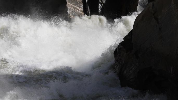 峡谷激浪-高速摄影