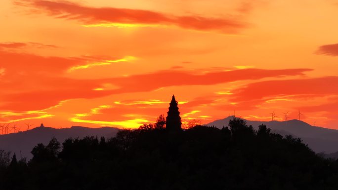 4k航拍夕阳木塔残阳如血落日余晖