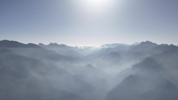 航拍云海秦岭秋季风景