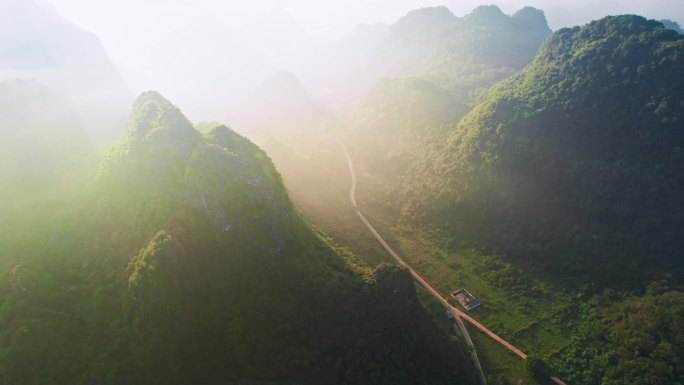 森林光影云雾天然氧吧清晨山间云雾大自然