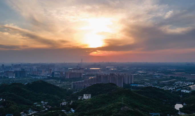 龙泉山看成都全景晚霞