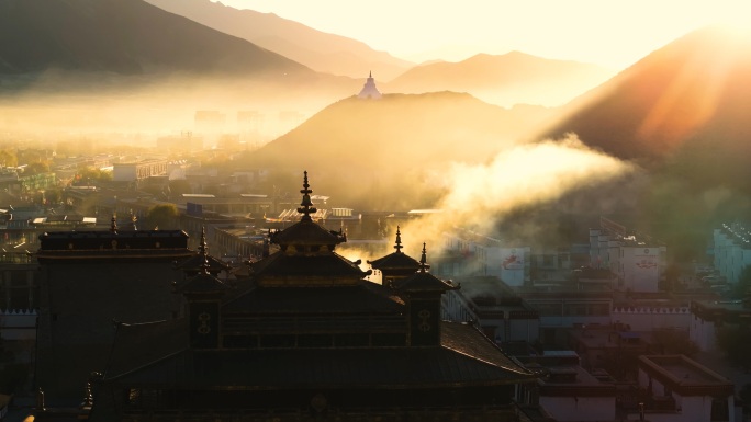 西藏寺庙清晨佛光 原创4K50