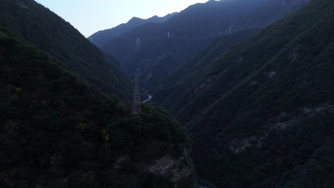 航拍秋天秦岭山顶云海风景