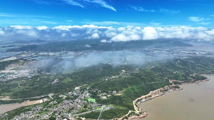 倒飞航拍云海下的玉环干江镇大景