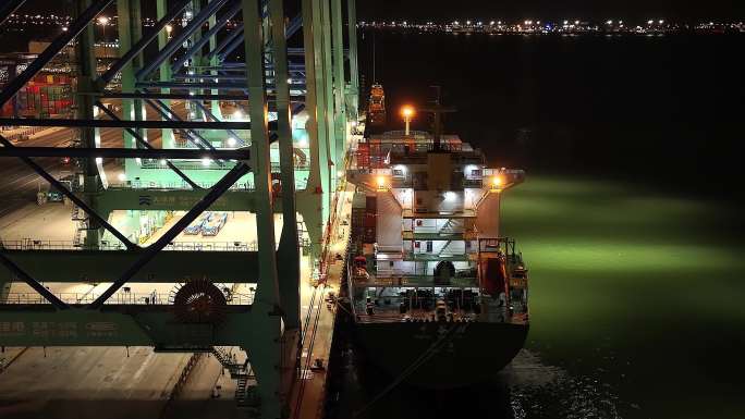 航拍天津港码头夜景集装箱吊装