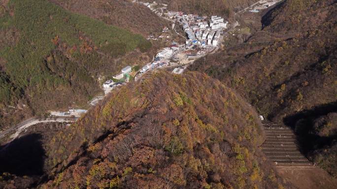 航拍秦岭山脉秋季风景云海盘山路