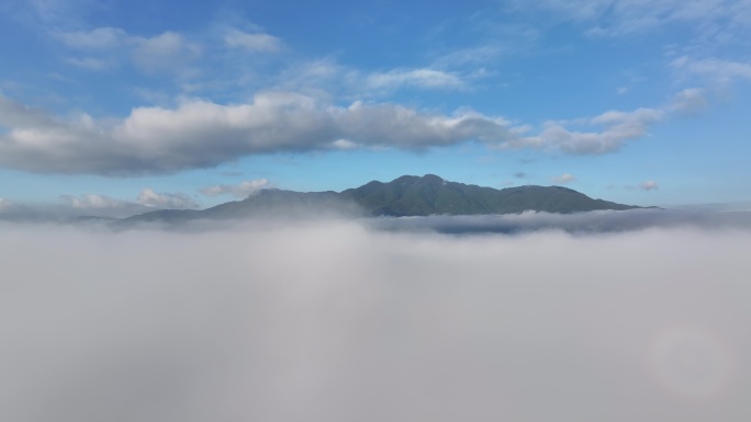 穿云破雾终见蓝天和青山