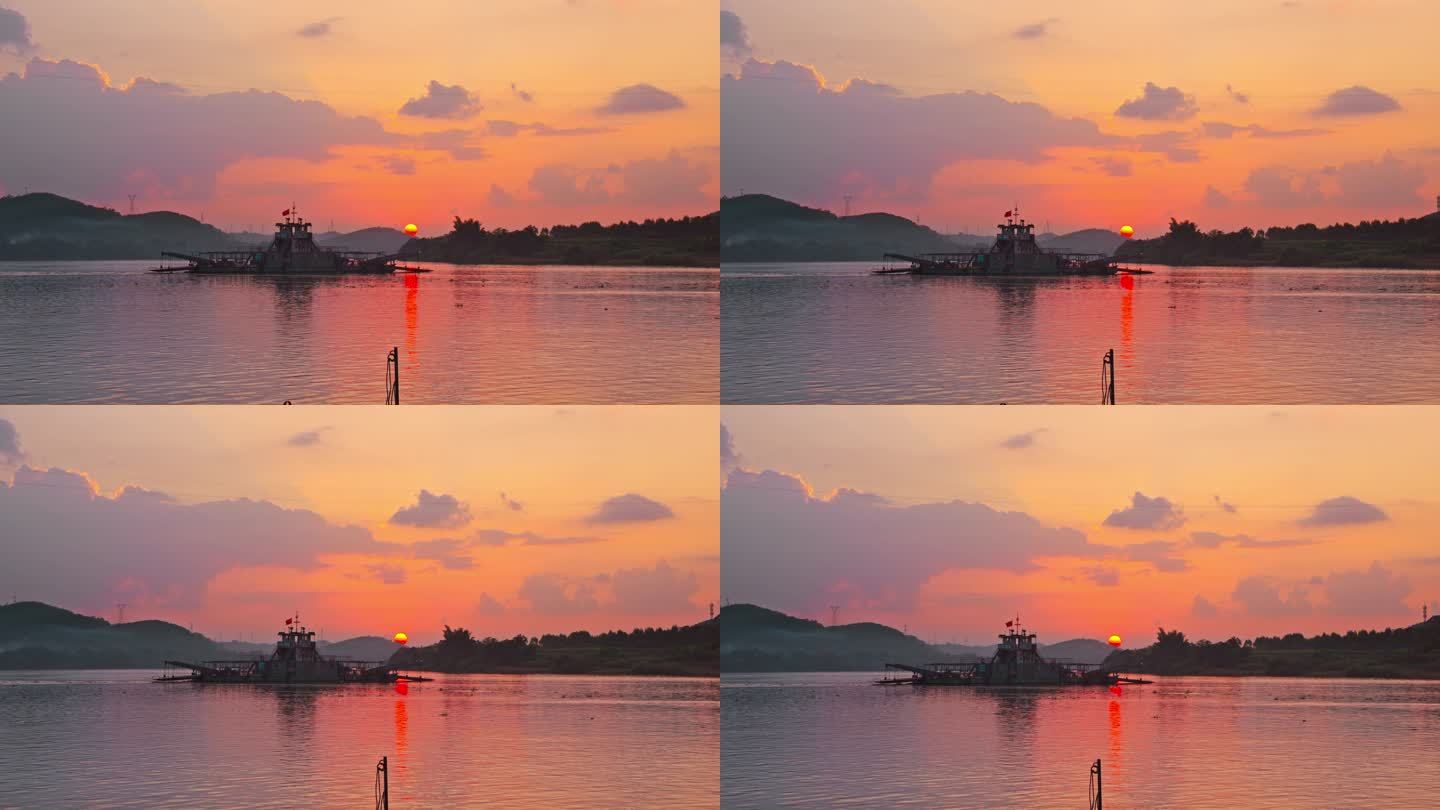 夕阳下江中运输船