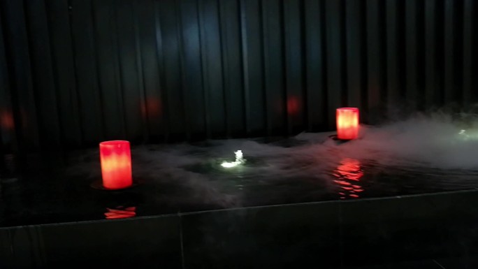 水面上的火烛