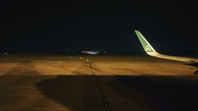 V1-0351机场飞机起飞高空夜景降落
