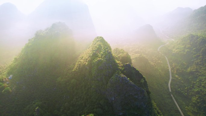 森林光影云雾天然氧吧清晨山间云雾大自然