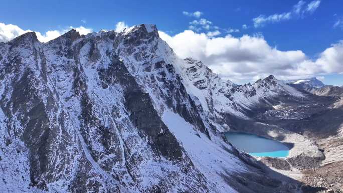 西藏喜马拉雅山脉阿玛直米雪山航拍湖泊