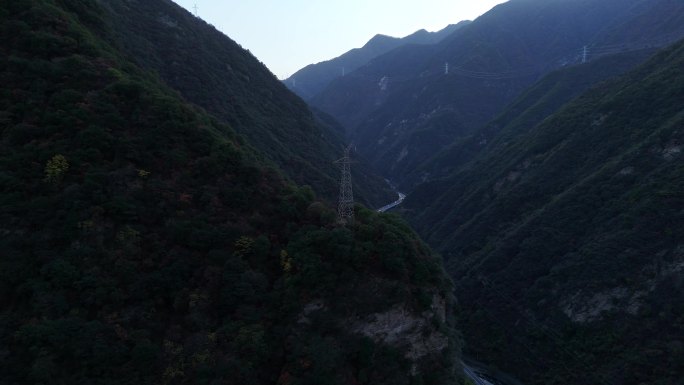 航拍秋天秦岭山顶云海风景