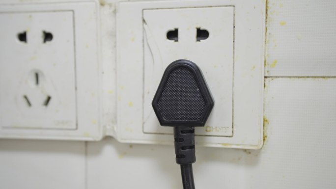 家庭厨房插座插头安全用电教育