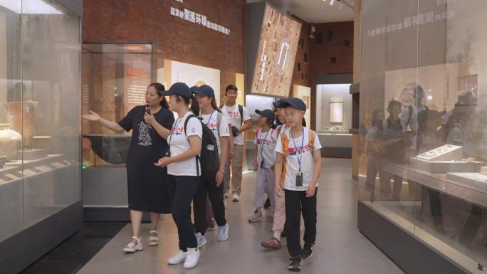 4K老师带学生参观博物馆 博物馆