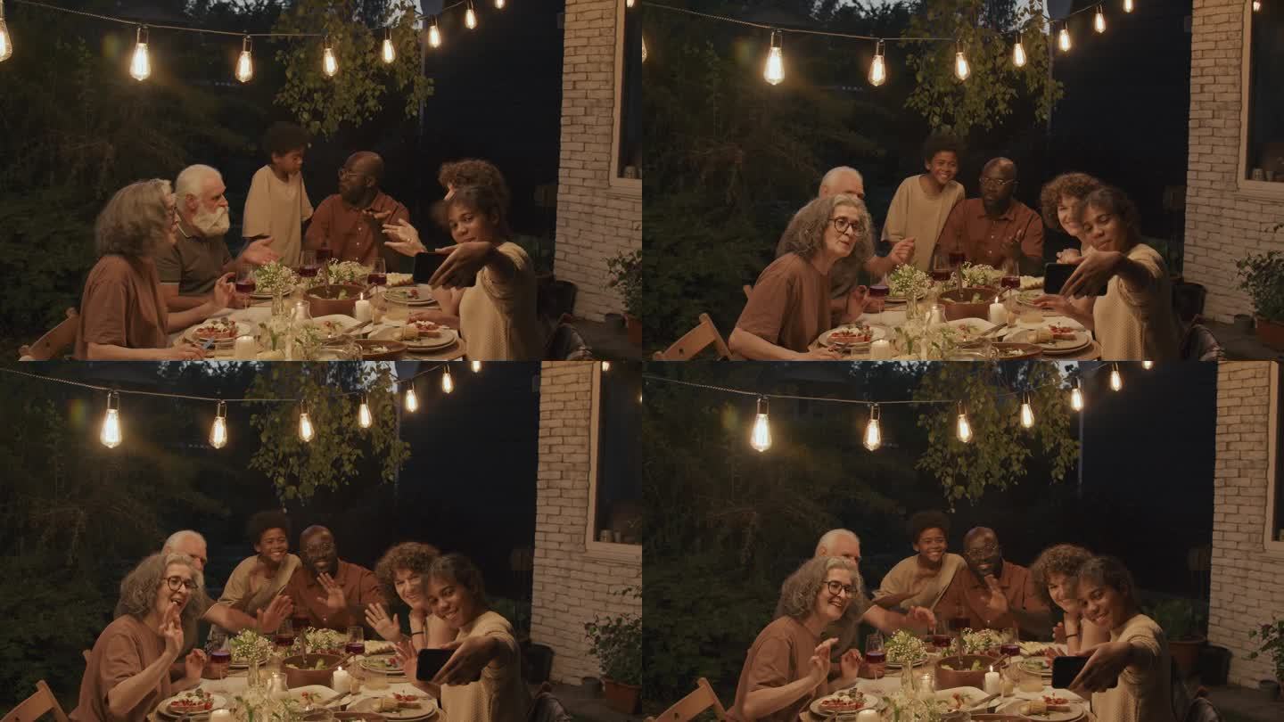 女孩和家人在晚餐时拍照