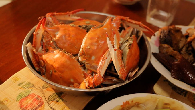 家庭日常厨房饮食做饭节日过节吃螃蟹海鲜