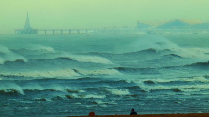 大海暴风雨 大海波涛汹涌 海浪拍打礁石