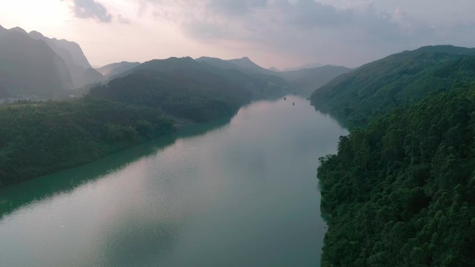 水墨江景