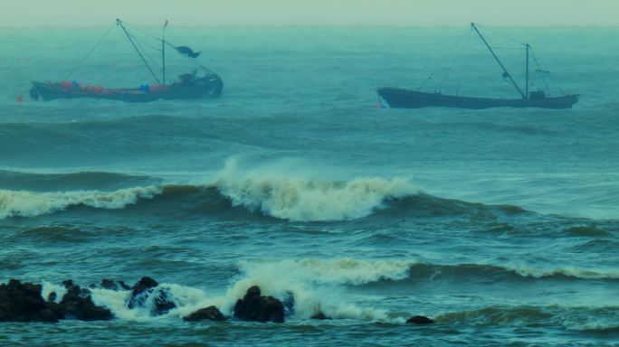 大海暴风雨 大海波涛汹涌 海浪拍打礁石