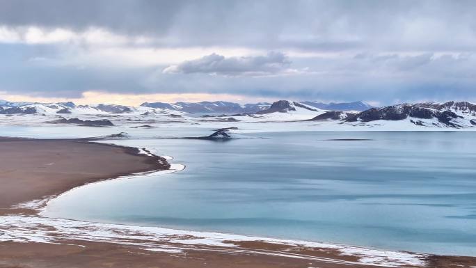 西藏湖泊色林措航拍高原湖泊雪景湖泊