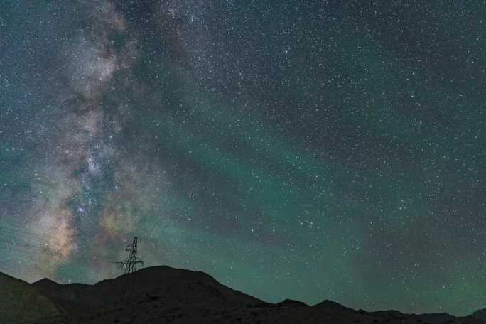 雪山银河延时 英仙座流星雨