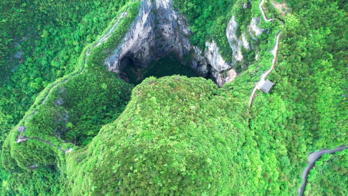 4K自然地貌峭壁天坑大溶洞航拍视频