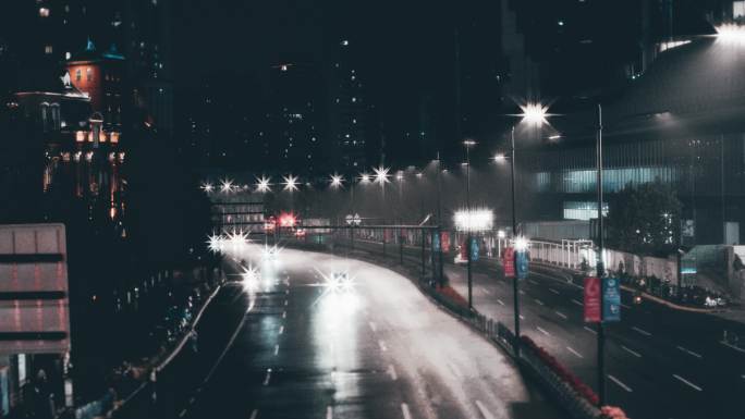 雨夜小人国视角移轴拍摄效果上海车流夜景