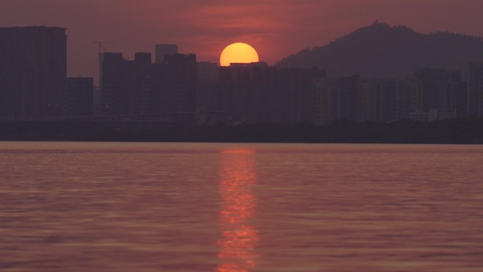 唯美浪漫海面水面日出日落波光粼粼