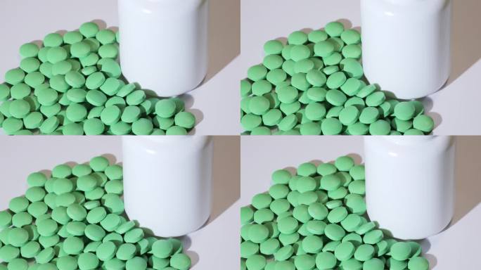 绿色药丸和药瓶