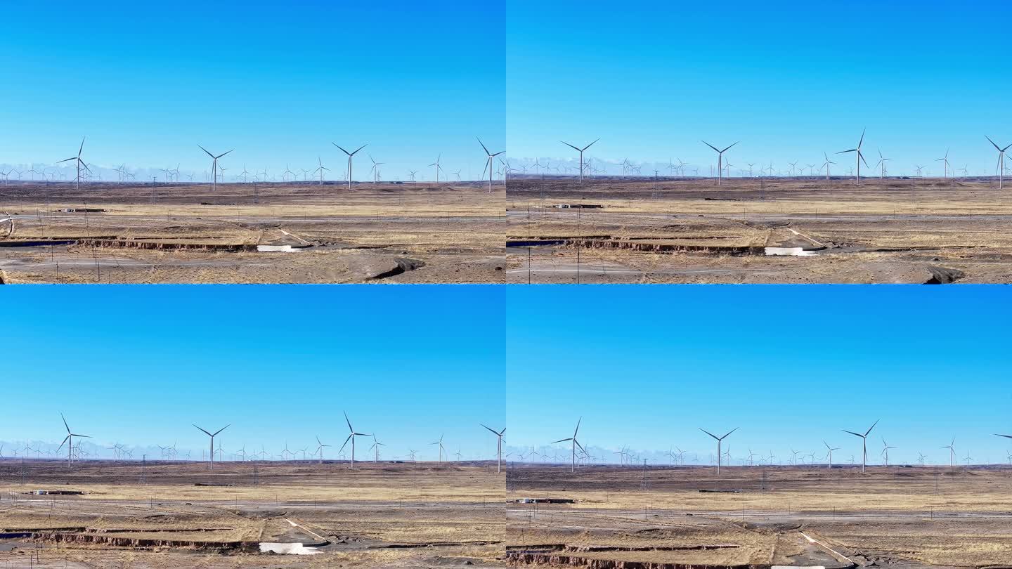 青藏高原荒漠上的风电场