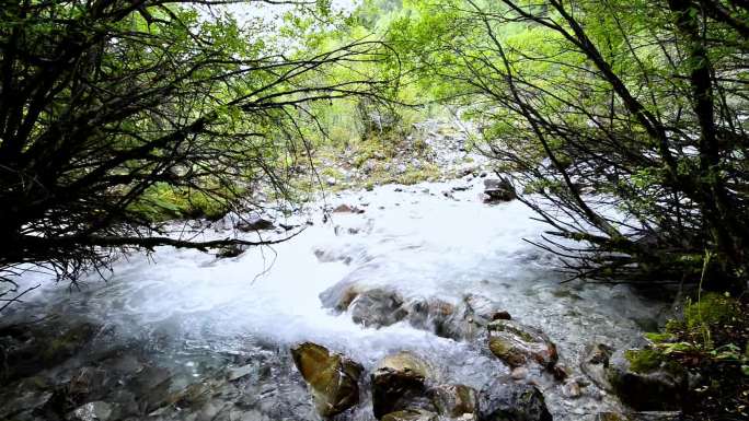 雪山融合的冰水