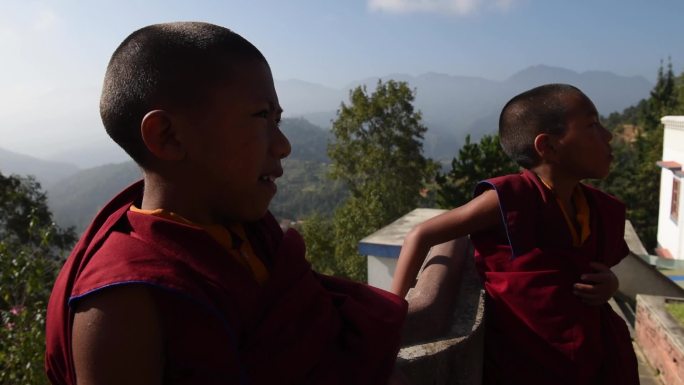 尼泊尔南摩布达创古寺喇嘛