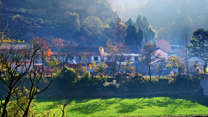 美丽山村的早晨