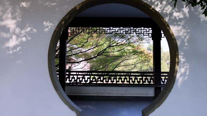 杭州西湖曲院风荷穿过蓼汀拱门