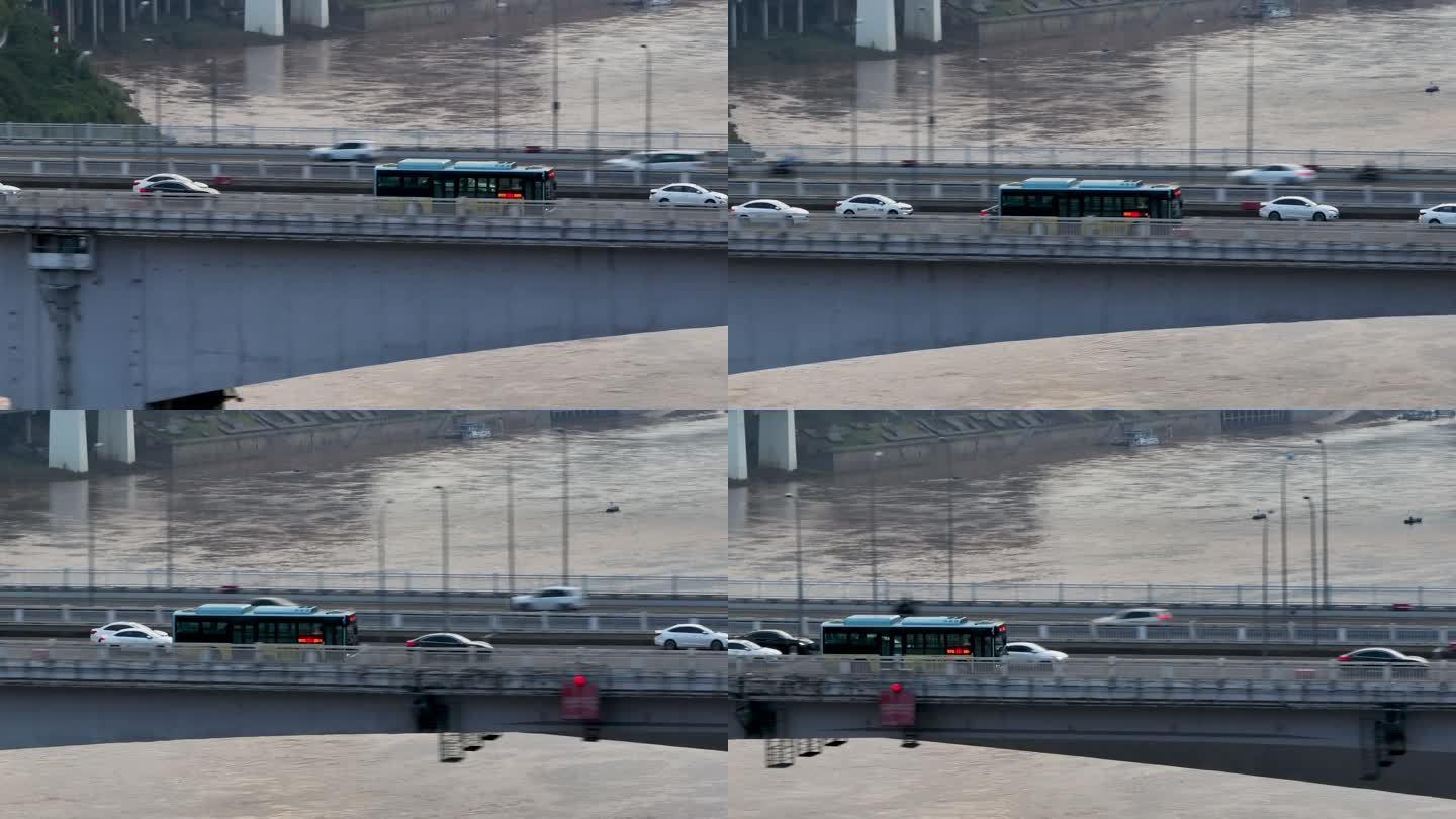 一辆行驶中桥上的公交车 空镜头