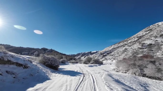 雪后进入冬山峡