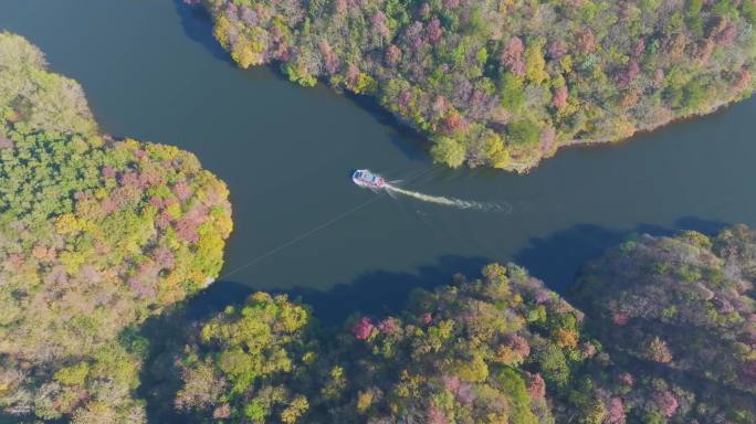 武汉木兰天池风景区深秋风光