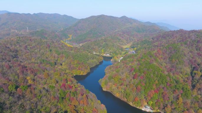 武汉木兰天池风景区深秋风光