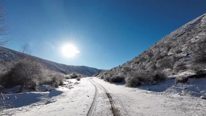 雪后进入冬山峡