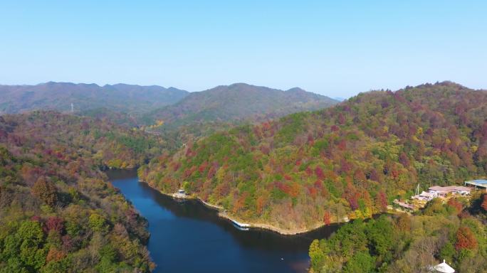 武汉木兰天池风景区深秋风光