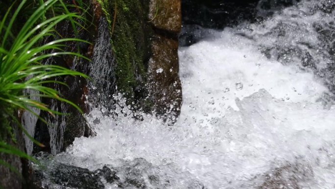 唯美河边流水河流河水小溪大自然风景风光山