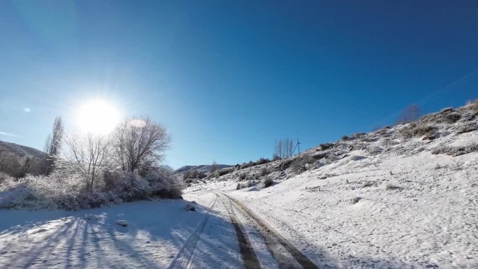 雪后进入冬山峡