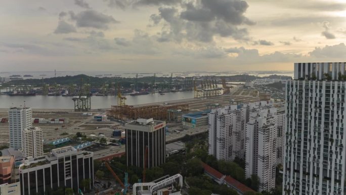 阳光明媚的夜晚，新加坡市中心港口湾鸟瞰全景4k延时拍摄