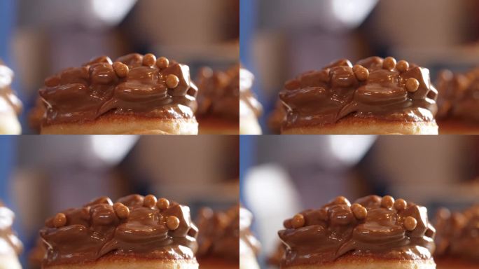 巧克力费列罗甜甜圈上覆盖着焦糖