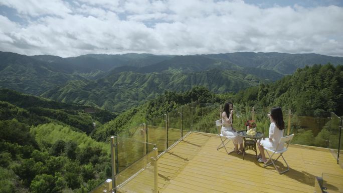 山顶酒店看风景