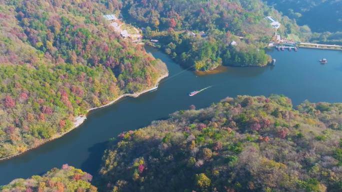 武汉木兰天池风景区深秋风光