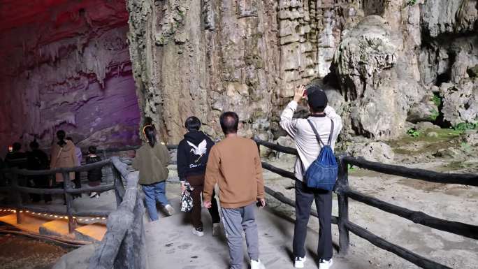 罗城长生洞 旅游进入山洞进入地质岩壁地宫