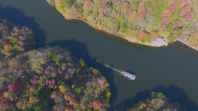 武汉木兰天池风景区深秋风光