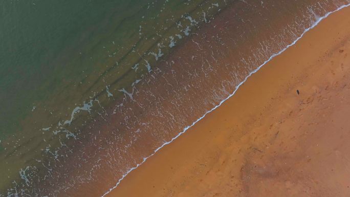 海边海浪沙滩海滩浪花海边海水冲刷拍打